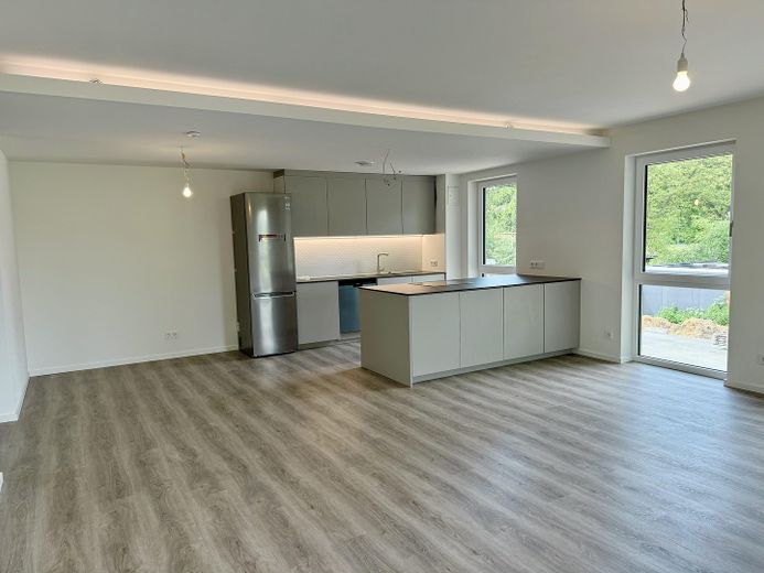 Stadtnah & naturnah: moderne, energieeffiziente 2-Zimmer-Neubauwohnung nahe Hamburg mit Smart Home – Wohnbereich und Küche