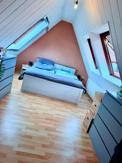 Balkonlu tarihi şehir evinde 5 odalı dubleks daire, 120 m² – Bad Bergzabern – Schlafzimmer DG