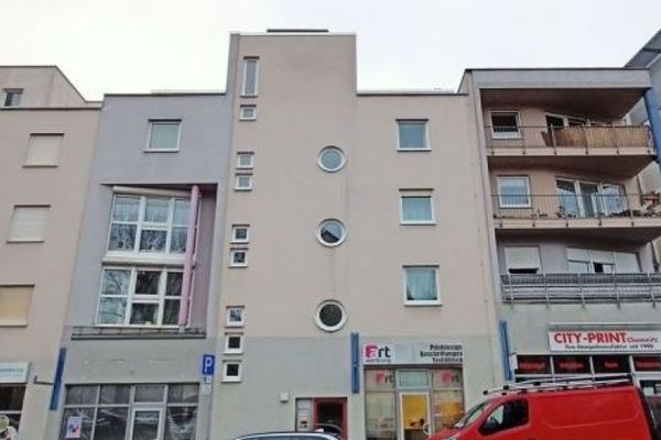 Duże mieszkanie 2-pokojowe z balkonem, wanną, pomieszczeniem gospodarczym i laminatem w TOP lokalizacji!