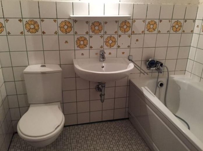 Vermietete 2-Zimmer-Wohnung mit Balkon und Fernblick – attraktive Kapitalanlage in Delmenhorst – Bad