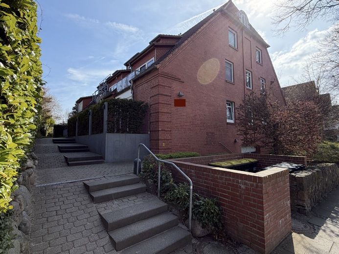 *Attraktive Kapitalanlage im EG mit Terrasse und TG-Stellplatz Nähe Uni Kiel !!!* – Zuwegung