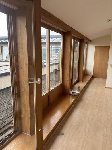 Provisionsfreies 1,5-Zimmer Dachstudio mit 4% Rendite in hervorragender Lage - in Renovierung – Fensterfront - aktuell