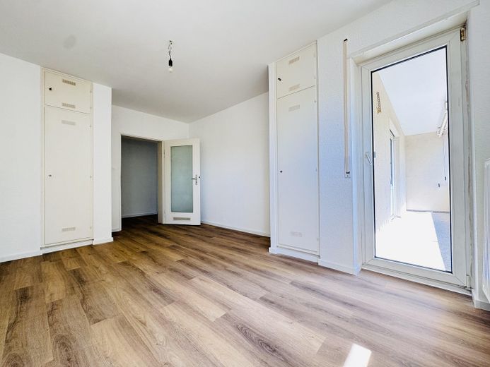 Provisionsfrei: Modernisierte 3-Zimmer-Wohnung mit 2 Balkonen, saniertem Bad und Hobbyraum – Küche 2