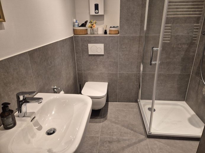 ++ Von Privat: Tolles 1-Zi-App | Bottroper Innenstadt ++ – Bad