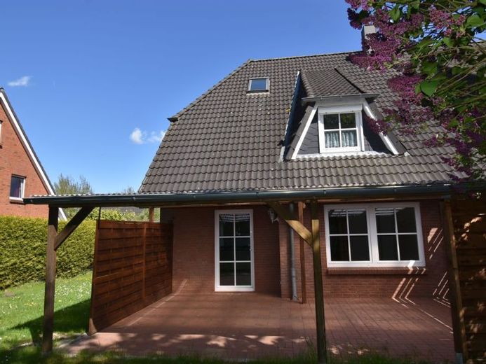 Durchdachtes Raumwunder für die Familie: Gepflegte Doppelhaushälfte mit Wohlfühlgarten in Osterrönfeld – Foto 1