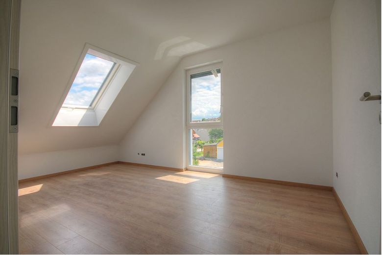 Großzügige Maisonette-Wohnung im Niedrigenergiehaus mit Blick ins Grüne – Elternzimmer DG-Wohnung