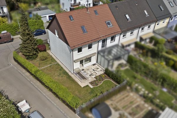 Ingolstadt-Nord’da bahçeli, tamamen yenilenmiş sıra evin köşe evi