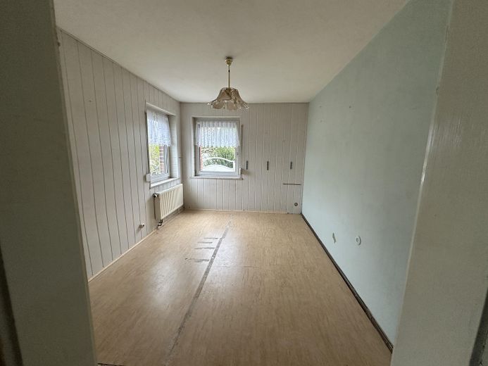 Eigenheim am SW-Stadtrand mit schönem Garten – EG Gast/KiZi; leicht verzerrt