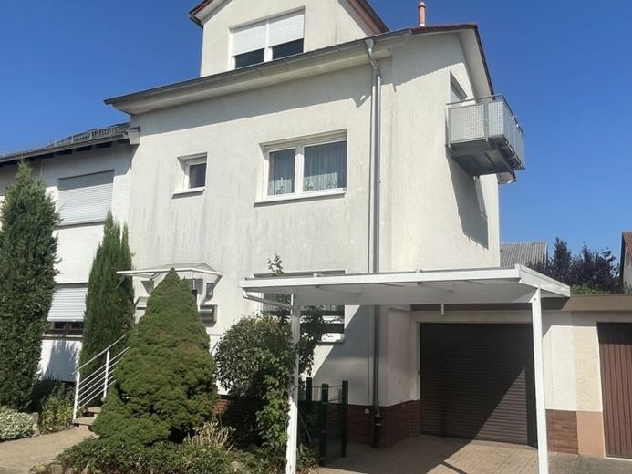 Charmante Doppelhaushälfte mit Garten, Garage & ausgebautem Dachgeschoss in top Lage von Heddesheim – Photo 1