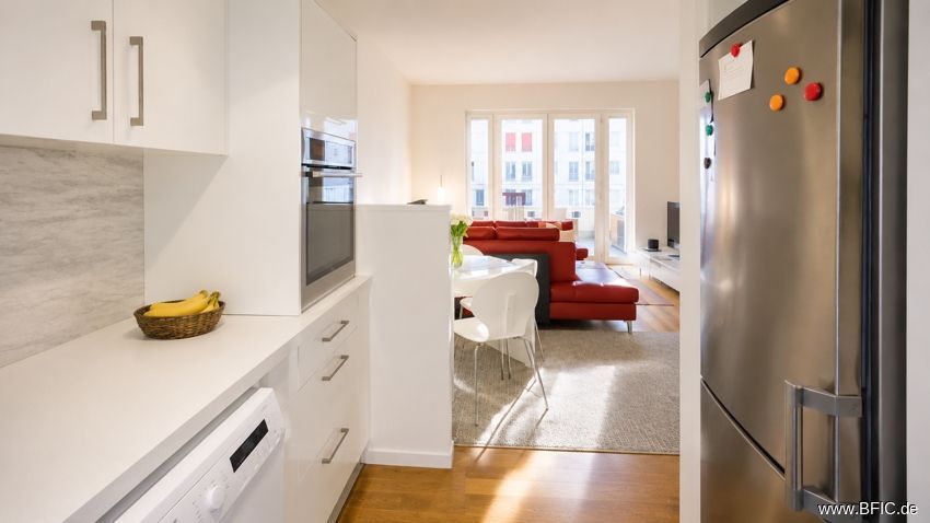 elegante 2-Zi.-Wohnung mit großem Balkon - möbliert vermietet nähe Spittelmarkt – Küche