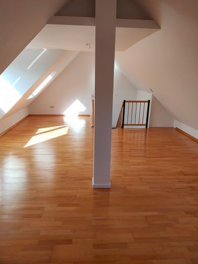 Top Maisonette-Wohnung mit 105 m² Wohnfläche und Balkon – Foto 7