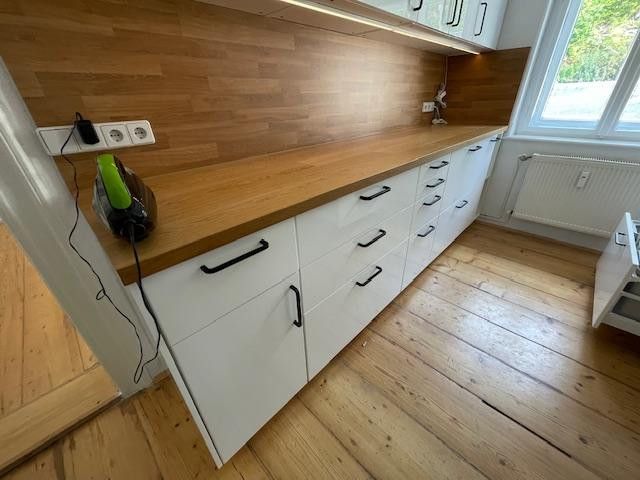 Tharandt près de Dresde - ancien bureau de poste impérial à rénover entièrement - appartement de 6 pièces à l'étage, 2 salles de bains, 2e étage – Küche Front