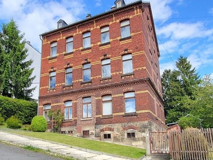 Dreifamilienhaus mit Klinkerfassade – Foto 1
