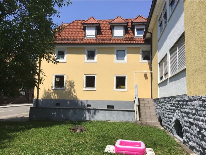 Apartment building with development potential in Ettlingen – Solid investment – Foto 1