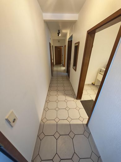 Raumwunder mit Einliegerwohnung & Doppelgarage - provisionsfrei - Erbpacht – Flur Einliegerwohnung / Praxis