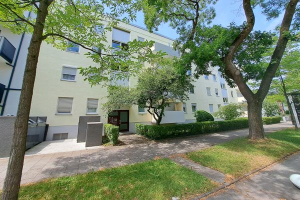 Sehr gut geschnittene, helle 2-Zimmer-Wohnung mit Balkon und Tiefgaragenstellplatz zu verkaufen