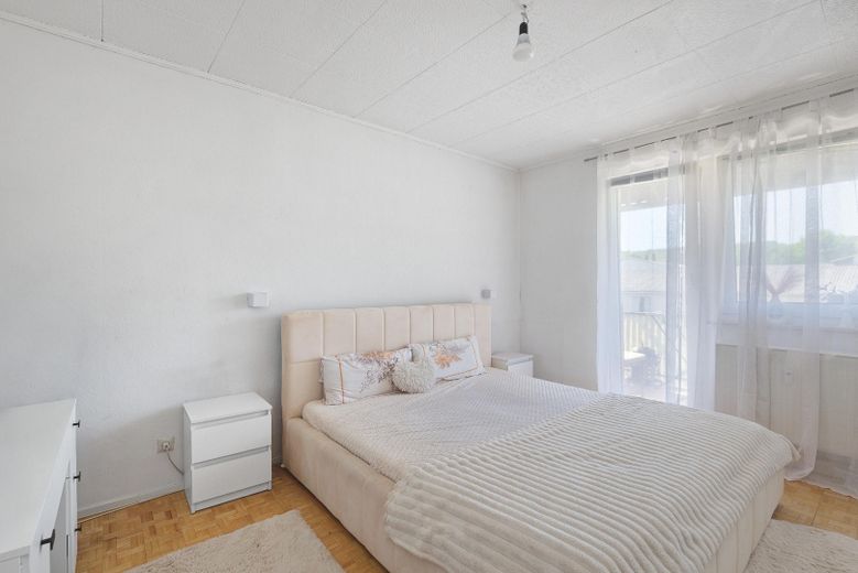 Vermietete 3-Zimmer-Wohnung in Idstein - solide Kapitalanlage mit langjähriger Mieterin – Schlafzimmer