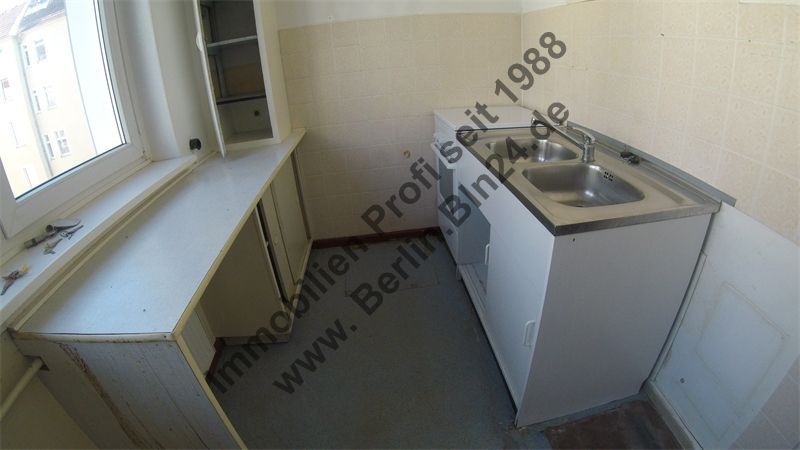 Teilsaniert und günstig - am Volkspark Friedrichshain - Mietwohnung – G0025149