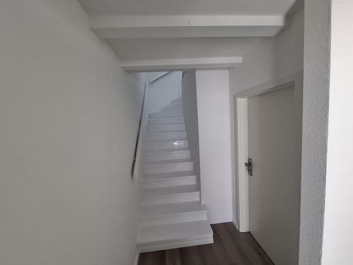 Sprzedaż domu w domu w Bad Schwalbach – Treppe zum 1. OG