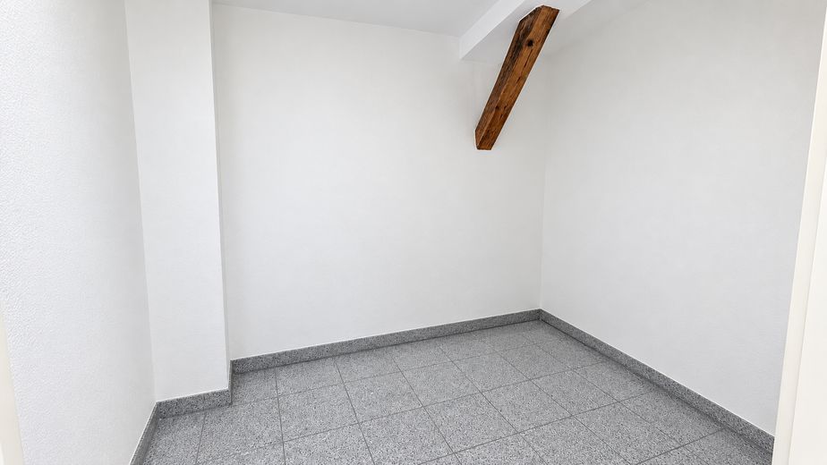 Villa Balustrada, Weiße Elster Nehri kıyısında su parseli, çatı katı dairesi, 2x banyo, granit, gömme ayna, klima – Abstellraum