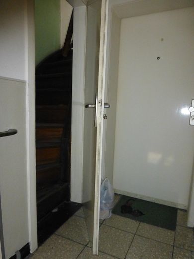 Türen zu DG-Whg und Spitzboden