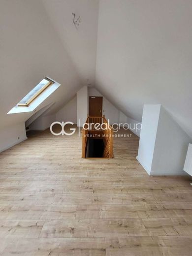 Charmante Maisonettewohnung mit EBK im DG – Obergeschoss