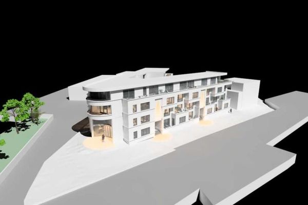 Terreno con edificaciones existentes para un complejo residencial - cerca del centro
