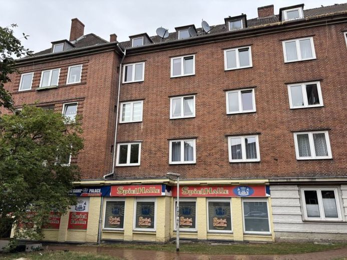 Interessante edificio residenziale e commerciale con potenziale di sviluppo e solida base reddituale – Foto 1
