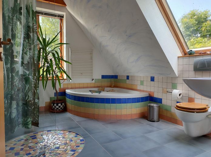 Ökologisch nachhaltiges Niedrigenergiehaus - gesund wohnen mit Lehm – Badezimmer