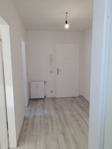 Traumhafte helle 2,5 Zimmer-Wohnung mit Einbauküche – Flur