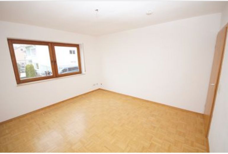 Wohnen in Überlingen: Großzügige 3-Zimmer-Oase mit Balkon, Aussicht & 2 Stellplätzen – Schlafzimmer 