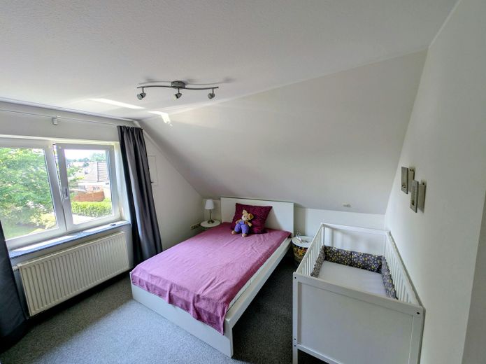 Provisionsfrei: Großzügiges Einfamilienhaus mit Südterrasse und Garten in Jaderberg – Kinderzimmer 2