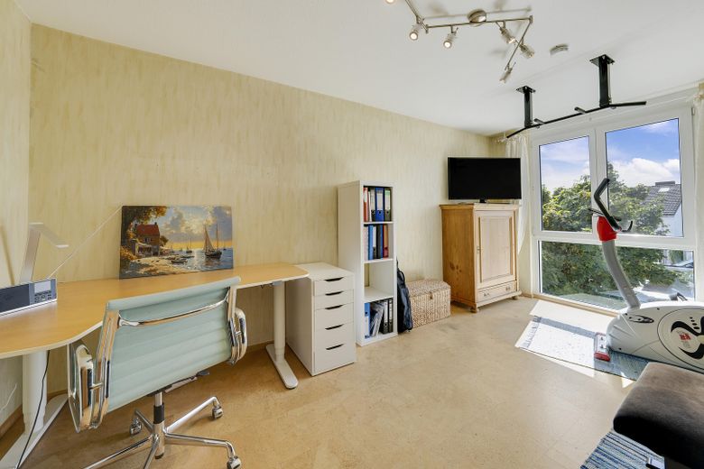 Reihenendhaus in Roßdorf mit 6 Zimmern, Terrasse und Garten: Platz für die ganze Familie – Arbeitszimmer