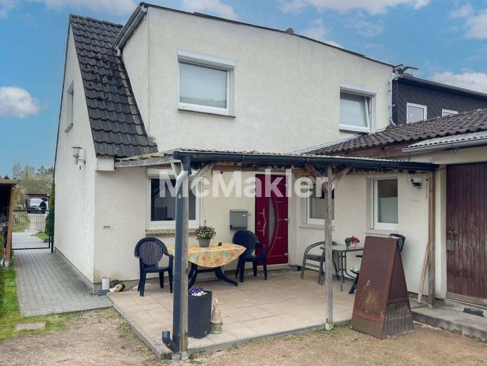 Finalmente fare invece di continuare a cercare: una compatta casa da ristrutturare con giardino aspetta il vostro tocco finale! – Foto 1
