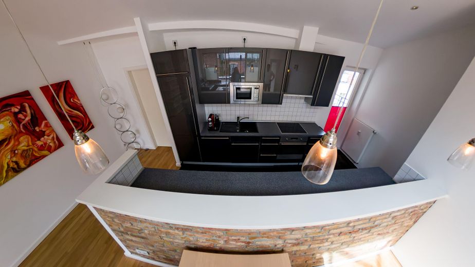 Elegante hochwertige DG-Wohnung nahe Kollwitzplatz – Panorama Küche