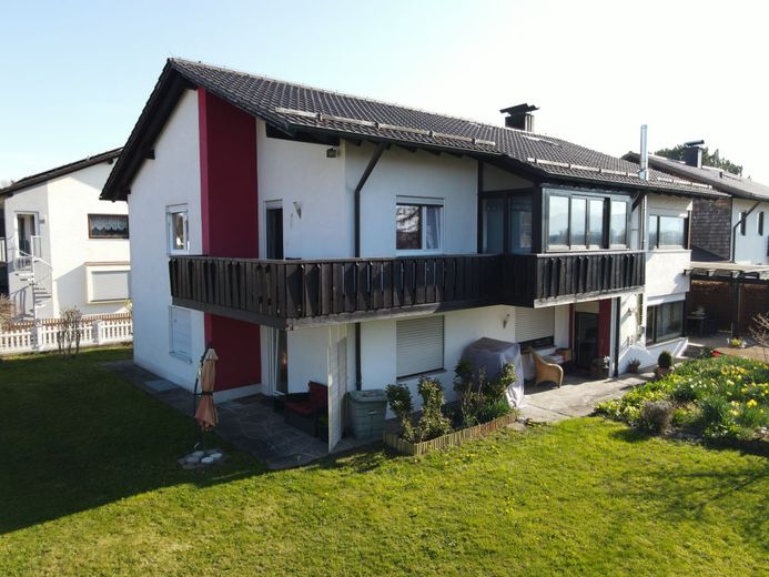 Ein Haus, drei Einheiten - wohnen, vermieten, entfalten – Außenansicht