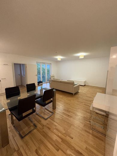 Köpenick'te bahçe parseli olan aydınlık 2,5 odalı daire – Wohn- und Esszimmer