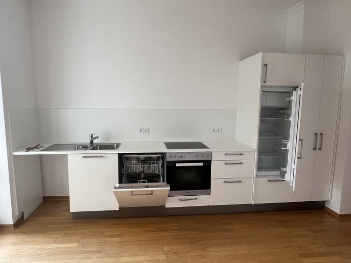 Helle 2 Zimmer Wohnung in der Carlstadt – Küchenzeile