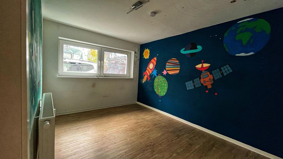 Kernsaniert & Provisionsfrei: Haus-im-Haus mit Privatgarten, Carport und Stellplätzen – Kinderzimmer