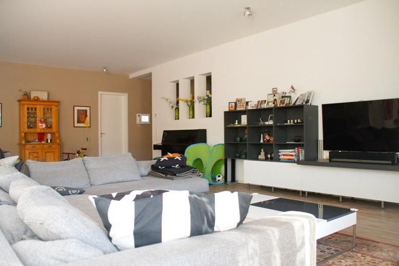 Vermietete Premium-Eigentumswohnung mit Tiefgaragenstellplatz – Foto 2