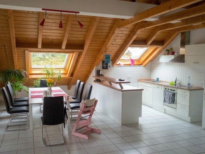 Ampio, luminoso e modernizzato appartamento di 4 locali all’ultimo piano con aria condizionata – Foto 5