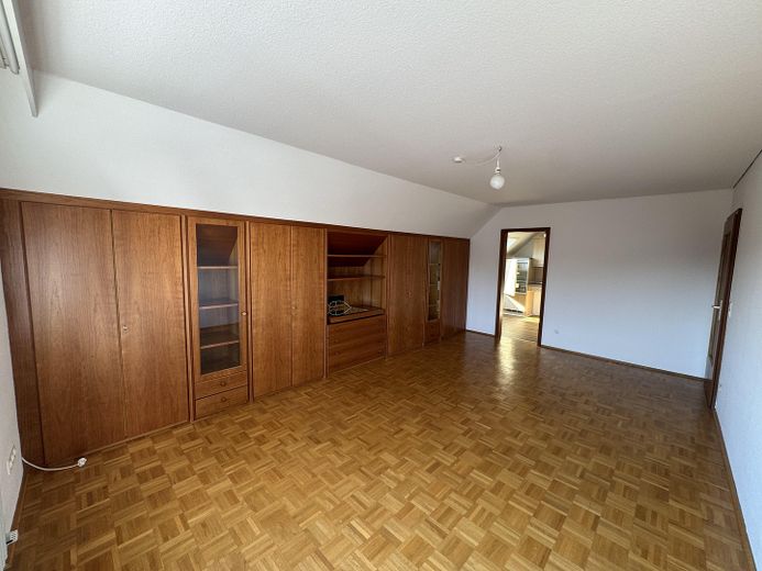 Helle, geräumige und frisch sanierte 2,5 Zimmer-Dachgeschosswohnung – Foto 9