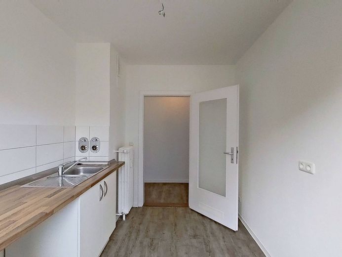 Große 3-Zi.-Whg. mit BALKON, EBK und viel Lichteinfall – Ansicht II: Küche