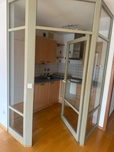 Urokliwe 2-pokojowe mieszkanie z przestronnym poddaszem użytkowym, balkonem i zabudową kuchenną w Vierkirchen – 6