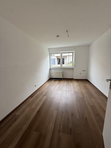 Großzügige 4 Zimmer EG Wohnung mit Terasse und kleinem Garten – Foto 2