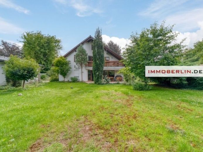 IMMOBERLIN.DE - Sehr attraktives Haus mit Westgarten, Nebengebäude & Garage – Foto 1