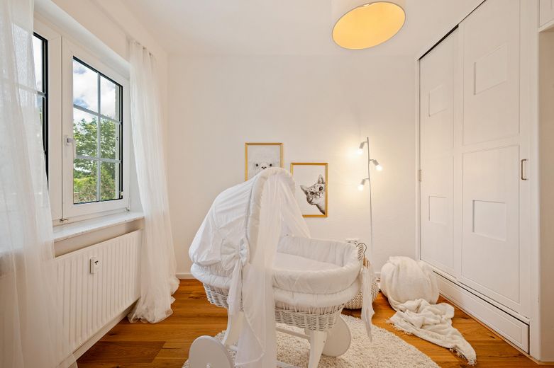 Provisionsfrei & sofort bezugsfertig: 4-Zi-Wohlfühloase mit 86 m² Sonnenterrasse – Kinderzimmer 