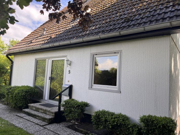 Ruhige Lage mit grossem Garten am Ende einer Sackgasse – Eingang Nordseite