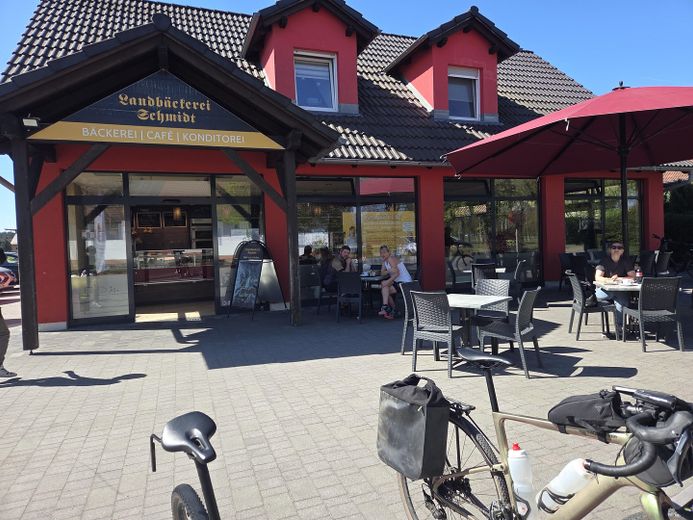 Von Privat: Mehrfamilienhaus mit 24WE in Gemeindekern von 02959 Schleife – Bäckerei ggü des MFH