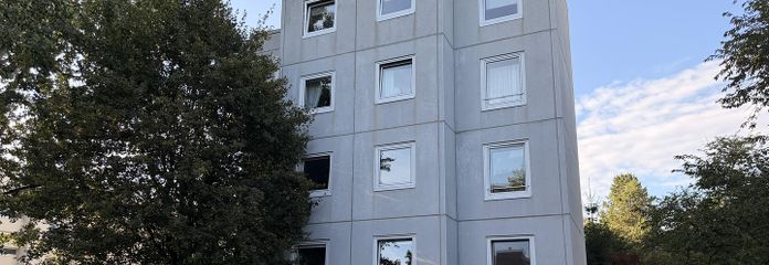 Beaucoup d’espace pour vos idées : 4 pièces avec loggia exposée ouest – sans commission à Hummelsbüttel – Südansicht des Gebäudes